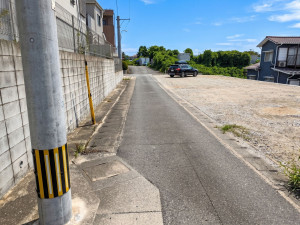 福岡市南区鶴田、土地の前面道路を含む現地写真画像です