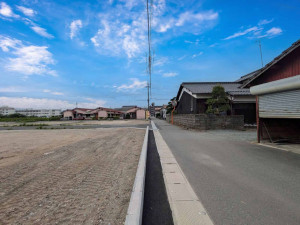 八女市吉田、新築一戸建ての前面道路を含む現地写真画像です