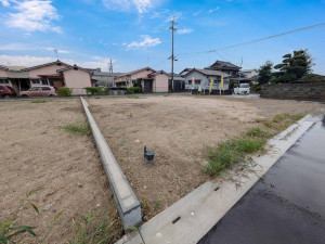 八女市吉田、新築一戸建ての前面道路を含む現地写真画像です
