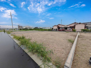 八女市吉田、新築一戸建ての前面道路を含む現地写真画像です