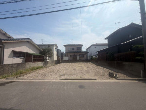 糸島市、新築一戸建ての前面道路を含む現地写真画像です