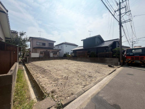 糸島市、新築一戸建ての前面道路を含む現地写真画像です