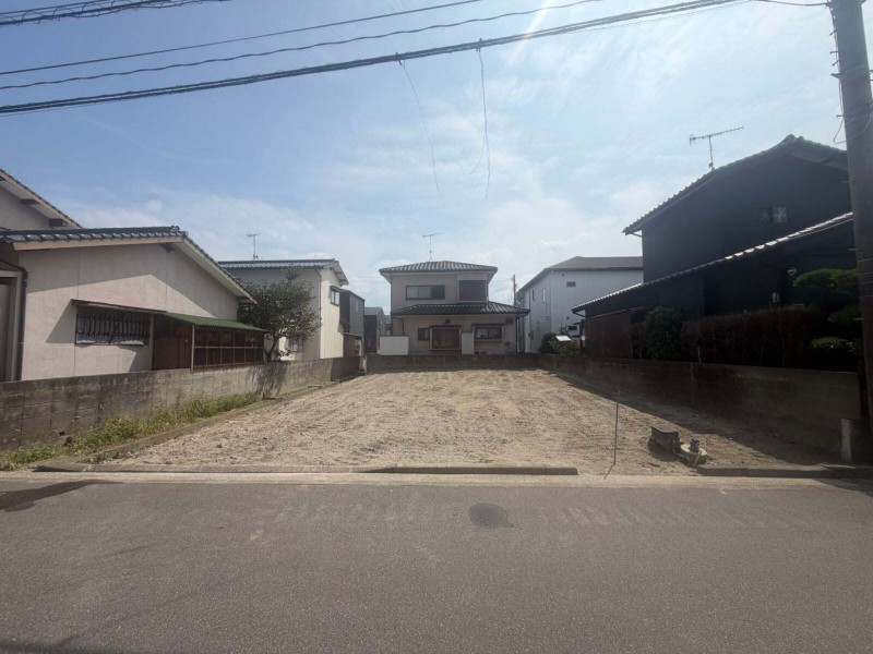 糸島市、新築一戸建ての前面道路を含む現地写真画像です