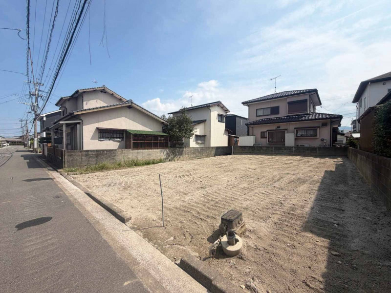 糸島市、新築一戸建ての前面道路を含む現地写真画像です