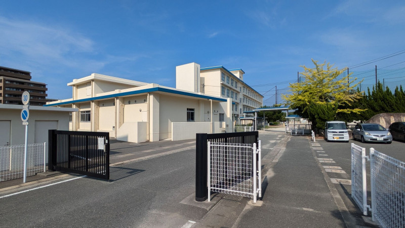 糸島市、新築一戸建ての小学校画像です