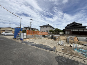福岡市西区泉、新築一戸建ての前面道路を含む現地写真画像です