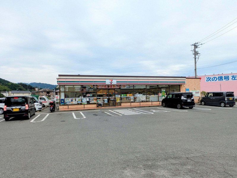 那珂川市王塚台、新築一戸建てのコンビニ画像です