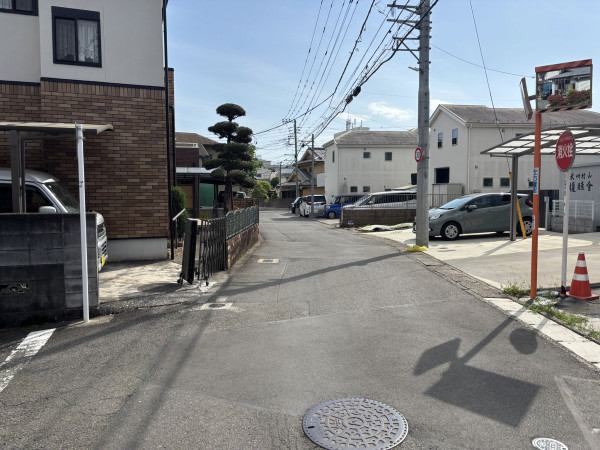 武蔵村山市中央、土地の前面道路を含む現地写真画像です