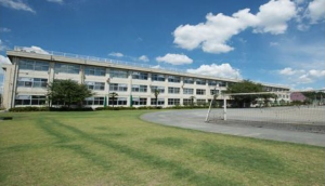 武蔵村山市中原、土地の中学校画像です