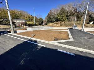 武蔵村山市中藤、土地の前面道路を含む現地写真画像です