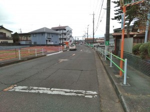 武蔵村山市岸、土地の前面道路を含む現地写真画像です