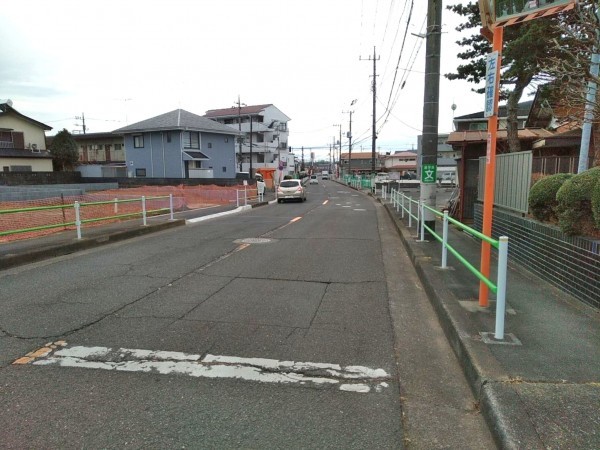 武蔵村山市岸、土地の前面道路を含む現地写真画像です