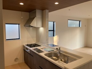 武蔵村山市残堀、新築一戸建てのキッチン画像です