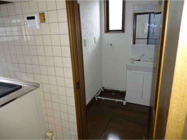 武蔵村山市大南、中古一戸建ての洗面画像です