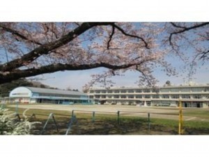 武蔵村山市中央、新築一戸建ての小学校画像です