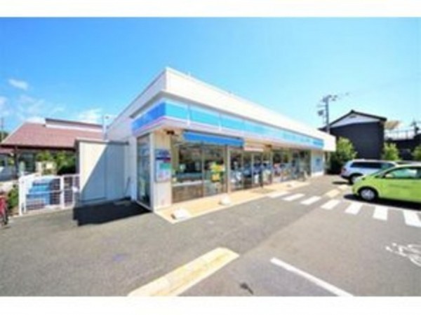 武蔵村山市中央、新築一戸建てのコンビニ画像です