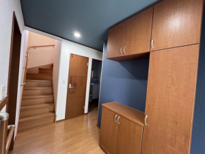 武蔵村山市三ツ木、中古一戸建ての玄関画像です