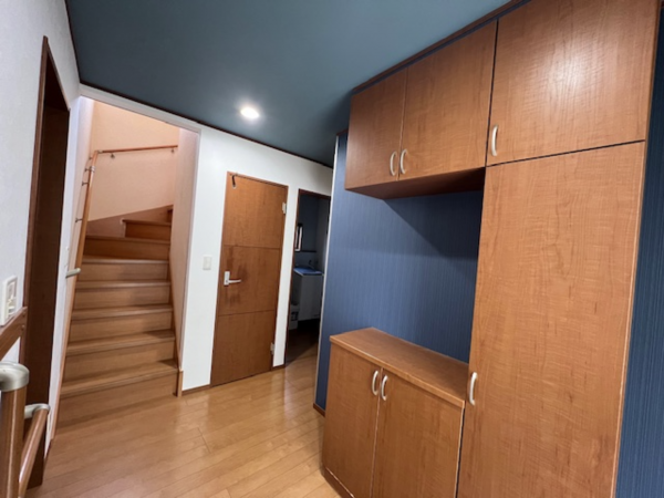 武蔵村山市三ツ木、中古一戸建ての玄関画像です