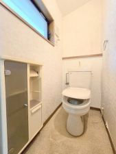 武蔵村山市三ツ木、中古一戸建てのトイレ画像です