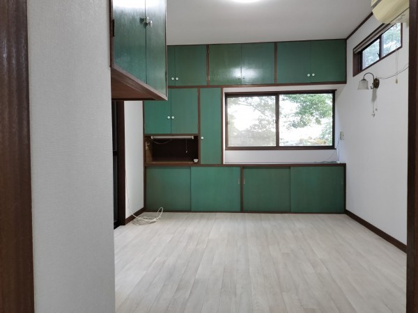 武蔵村山市神明、中古一戸建ての居間画像です