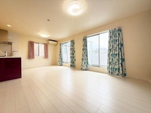 武蔵村山市中藤、中古一戸建ての居間画像です