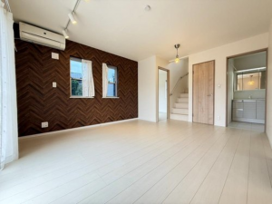 武蔵村山市中藤、中古一戸建ての居間画像です