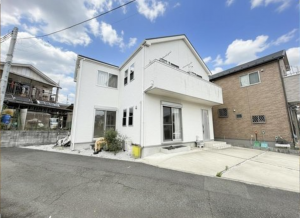 武蔵村山市中藤、中古一戸建ての駐車場画像です