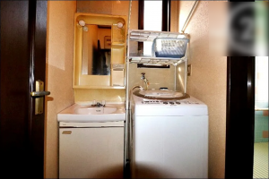 武蔵村山市大南、中古一戸建ての洗面画像です