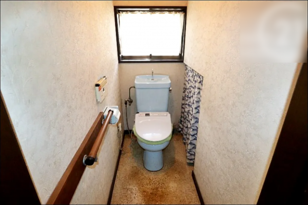 武蔵村山市大南、中古一戸建てのトイレ画像です