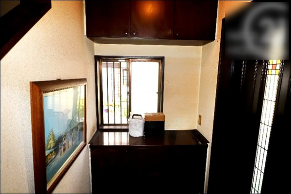 武蔵村山市大南、中古一戸建ての玄関画像です