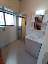 武蔵村山市大南、中古一戸建ての洗面画像です
