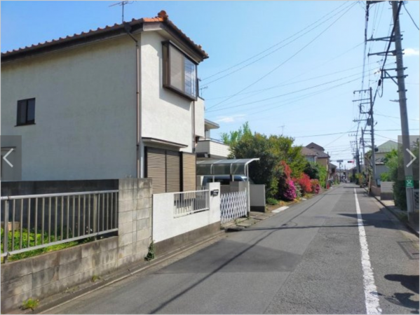 武蔵村山市大南、中古一戸建ての前面道路を含む現地写真画像です