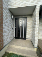 武蔵村山市三ツ木、中古一戸建ての玄関画像です