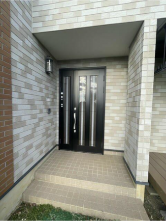 武蔵村山市三ツ木、中古一戸建ての玄関画像です