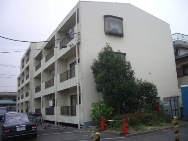 武蔵村山市大南、マンションの外観画像です