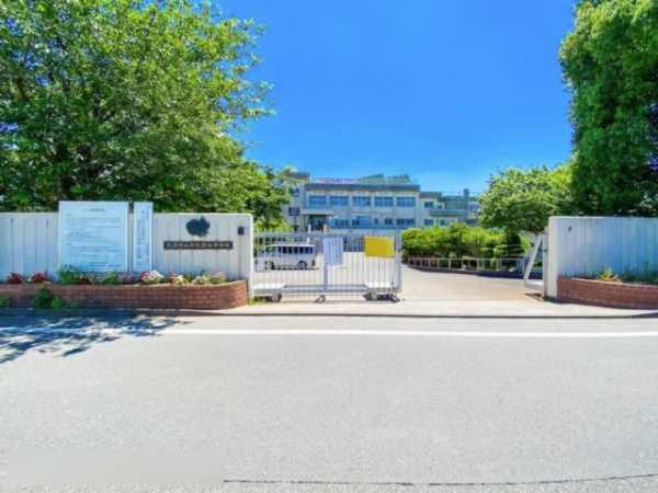 武蔵村山市三ツ藤、新築一戸建ての中学校画像です