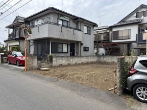 武蔵村山市伊奈平、土地の前面道路を含む現地写真画像です