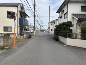 武蔵村山市伊奈平、土地の前面道路を含む現地写真画像です