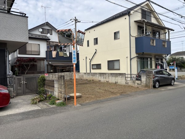 武蔵村山市伊奈平、土地の前面道路を含む現地写真画像です