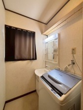 武蔵村山市大南、中古一戸建ての洗面画像です