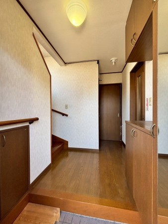 武蔵村山市大南、中古一戸建ての玄関画像です