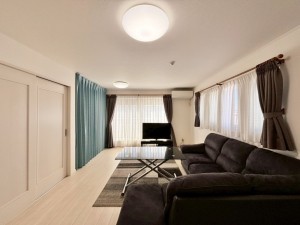 武蔵村山市榎、中古一戸建ての居間画像です