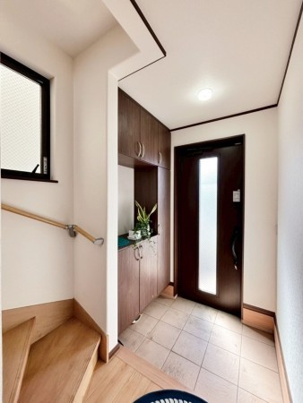 武蔵村山市榎、中古一戸建ての玄関画像です