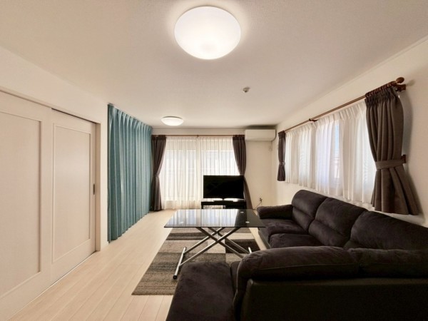 武蔵村山市榎、中古一戸建ての居間画像です