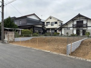 武蔵村山市三ツ藤、土地の前面道路を含む現地写真画像です