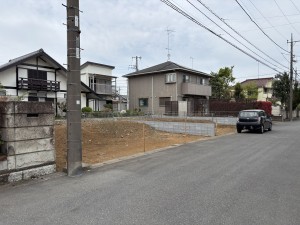 武蔵村山市三ツ藤、土地の前面道路を含む現地写真画像です