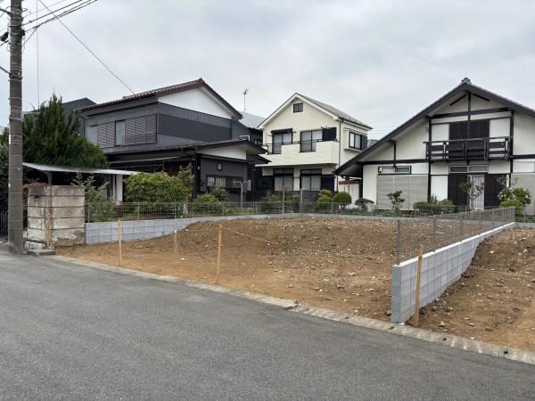 武蔵村山市三ツ藤、土地の前面道路を含む現地写真画像です