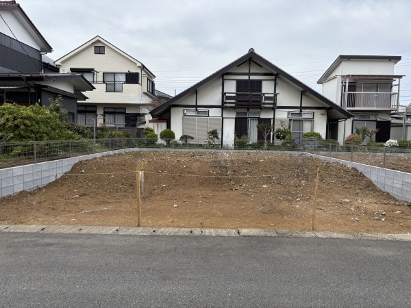 武蔵村山市三ツ藤、土地の前面道路を含む現地写真画像です