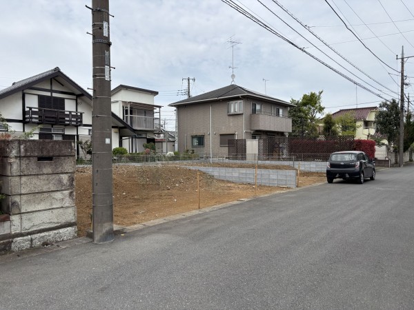武蔵村山市三ツ藤、土地の前面道路を含む現地写真画像です