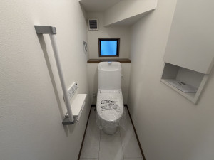 北本市中丸、新築一戸建てのトイレ画像です